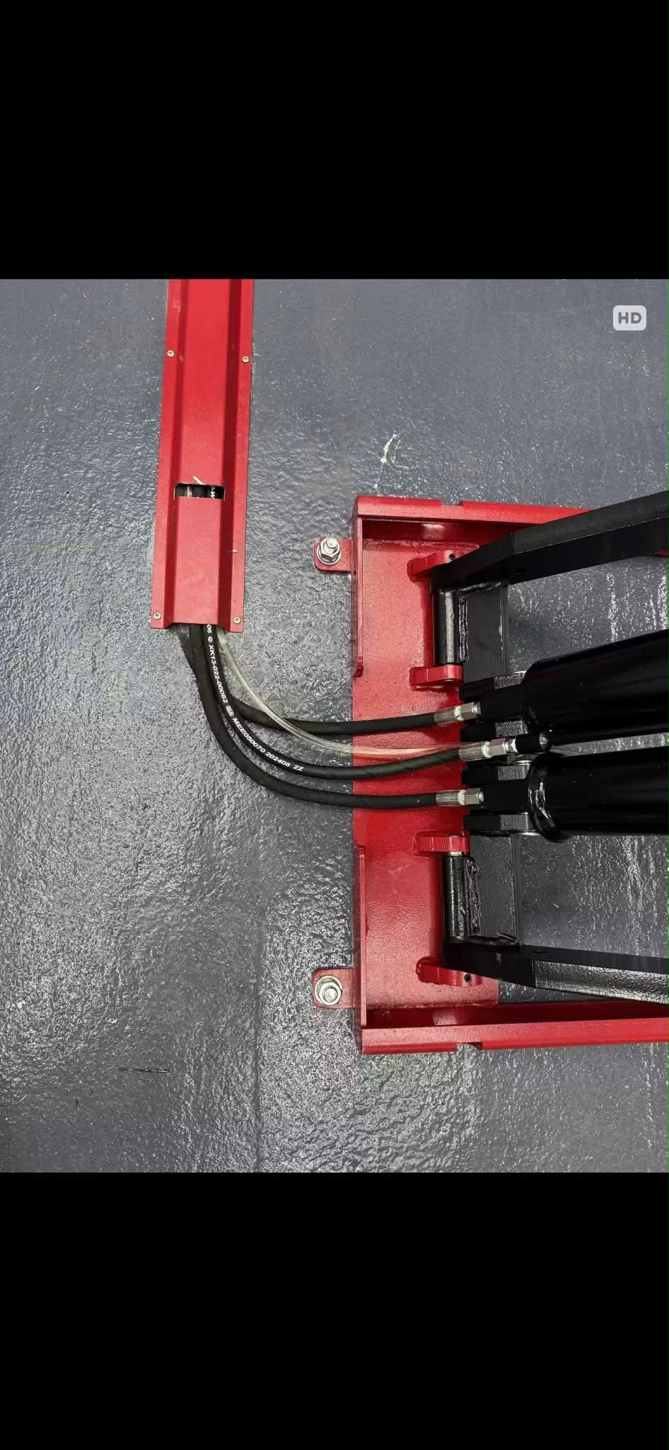 Pacini full rise scissor lift raised to full height