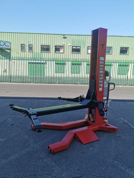 Pacini mobile single post car lift